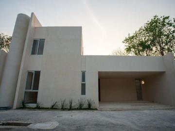CASA EN VENTA EN MERIDA, YUCATAN, PRIVADA LUM TERRA CHOLUL