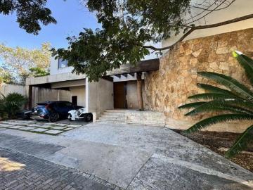 Casa en venta en Merida, De Lujo y con diseño moderno. ¡En Privada SOLASTA!
