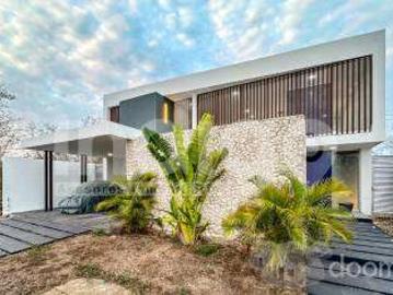 Casa en Venta en Merida en Privada Yaxlum Yaxkukul 3 dormitorios 330 m2