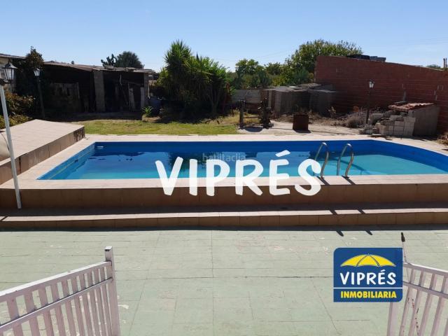 Casa en venta en Mérida, Este. Atención a lo que os traemos en exclusiva desde la Oficina de Viprés Centro! Presentamos una exclusiva finca urbana de 1.435 m, s. Casas.