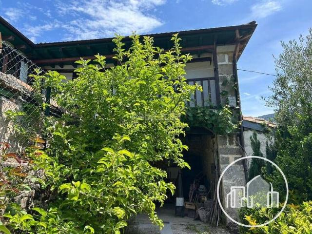 Casa en venta en Merindad de Valdeporres. CASA CON TERRENO EN ROZAS DE VALDEPORRES. Casas Merindad de.