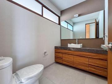 Casa en venta en Metepec a un costado del Parque Bicentenario con diseño moderno