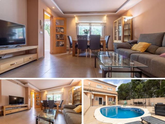 Casa en venta en Miami Platja, Centre Costa Dorada. Adosado con piscina en Miami Platja con licéncia turística. Casas Miami.