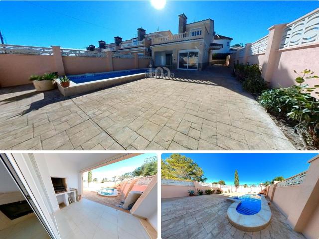 Casa en venta en Miami Platja, Centre Costa Dorada. Casas Miami.