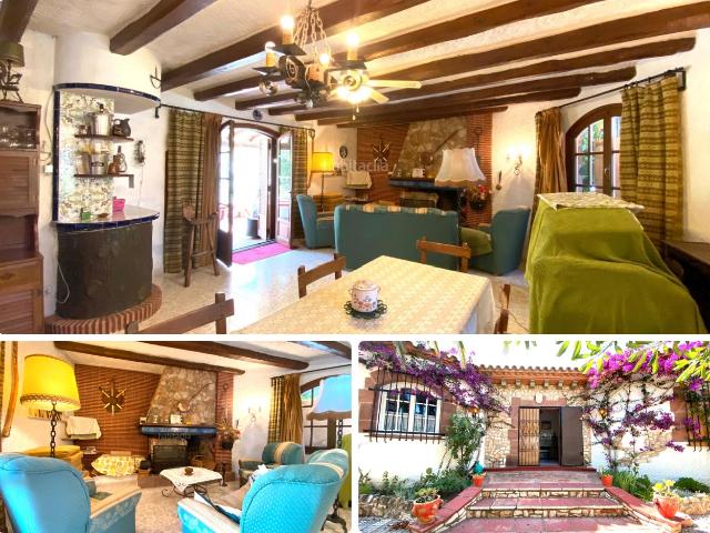 Casa en venta en Miami Platja, Centre Costa Dorada. Individual, 2 plantas con piscina comunitaria. Casas Miami.