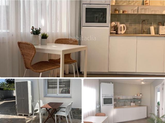 Casa en venta en Miami Platja, Passeig Marítim Costa Dorada. Bungalow de 35m en primera linea de mar. Casas Miami.