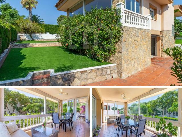 Casa en venta en Miami Platja, Pino Alto Costa Dorada. Bello Chalet a unos pasos de la playa. Urb. Pino Alto, Costa DoradaTarragona. Casas Miami.