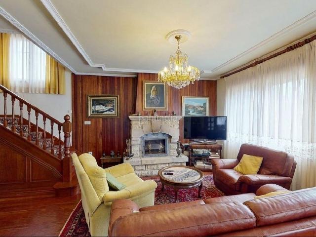 Casa en venta en Miengo, Cuchía. FINCA DE 6000 M2 CON DOS EDIFICACIONES Y BODEGA NATURAL EN MIENGO. Casas.