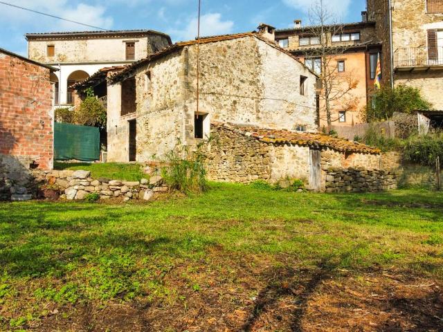Casa en venta en Mieres. Bonita casa de pueblo con jardín en Mieres, Garrotxa. Casas.