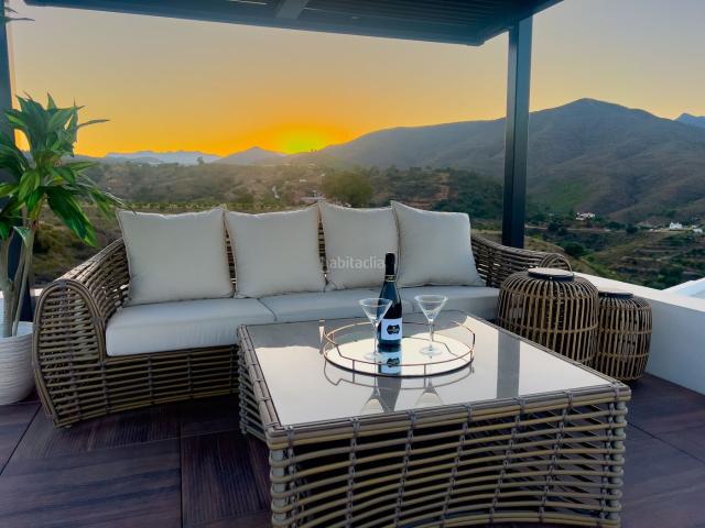 Casa en venta en Mijas, Mijas Golf. Exquisita villa situada en un hermoso lugar en la cala golf resort. Casas.