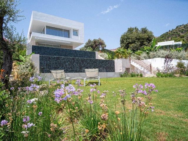 Casa en venta en Mijas, Mijas pueblo. Exclusiva villa en la falda de la montaña de Mijas con espectaculares vistas al mar. Casas.