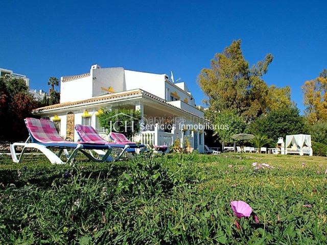 Casa en venta en Mijas, Mijas pueblo. Lujosa Villa independiente con piscina jardín y garaje, Mijas costa. Casas.
