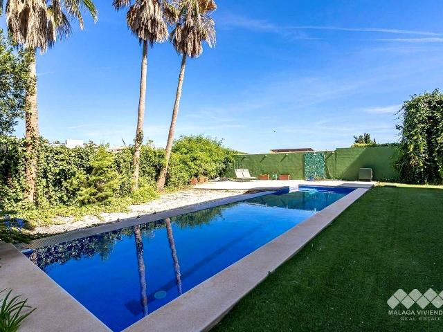 Casa en venta en Mijas, Campo de Mijas. Exclusiva Villa de Autor en Fuengirola Diseño, Privacidad y Vistas Despejadas a un Paso del Mar. Casas.