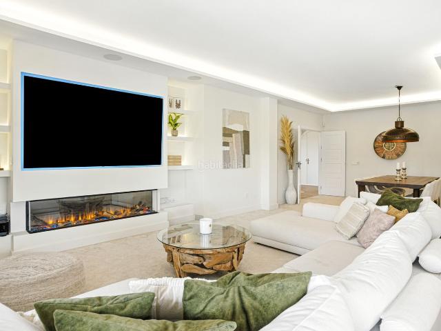 Casa en venta en Mijas, Campo de Mijas. Recientemente reformado, impresionante villa de seis dormitorios en Mijas, con piscina privada. Casas.