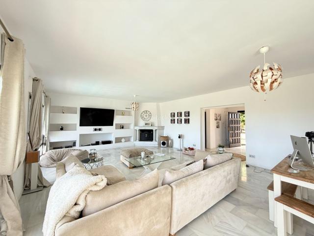 Casa en venta en Mijas, Campo de Mijas. VILLA INDEPENDIENTE CON PISCINA EN LA SIERREZUELA. Casas.