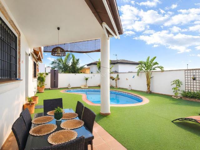 Casa en venta en Mijas, Campo de Mijas. Villa independiente con piscina y amplios espacios en zona residencial consolidada. Casas.