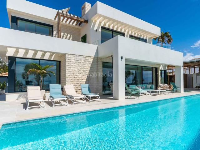 Casa en venta en Mijas, El Faro de Calaburra Chaparral. Villa con vistas panorámicas al mar en El Chaparral en venta. Casas.