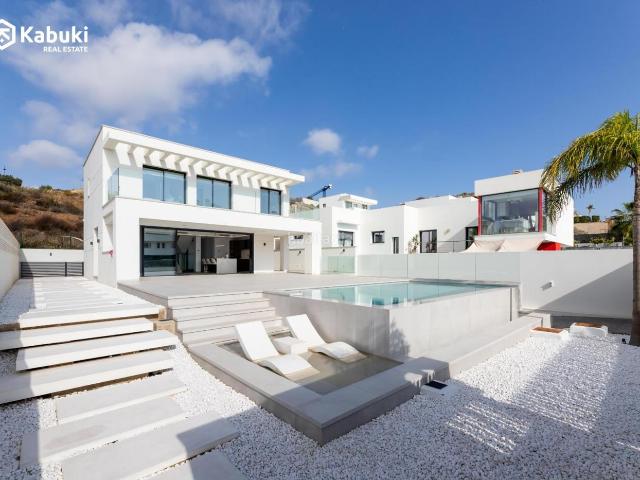 Casa en venta en Mijas, El Faro de Calaburra Chaparral. Descubre la Villa de Lujo que Siempre Has Soñado en La Cala de Mijas!. Casas.