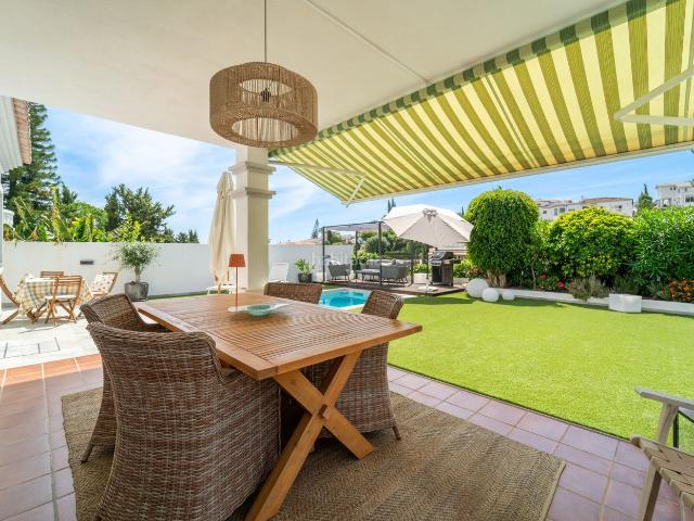 Casa en venta en Mijas, Hipódromo Cerrado del Águila. VILLA FAMILIAR ORIENTADA AL SUR CON PISCINA PRIVADA EN MIJAS COSTA. Casas.