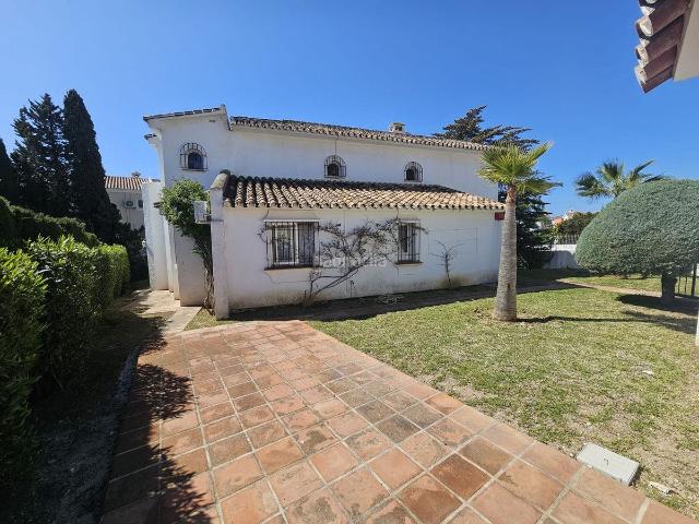 Casa en venta en Mijas, Riviera del Sol. Villa Independiente a 500m de la Playa Sol, Privacidad y Confort en Riviera del Sol Disfrute de la combinación perfecta entre tran. Casas.