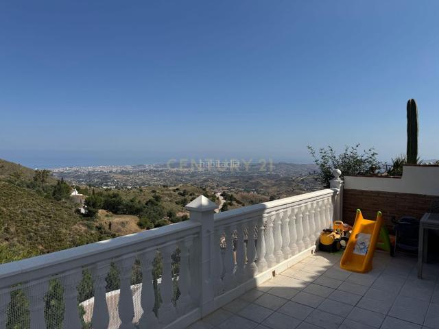 Casa en venta en Mijas, Valtocado La Alquería La Atalaya. EXCLUSIVA CASA ADOSADA CON IMPRESIONANTES VISTAS PANORÁMICAS AL MAR EN MIJAS. Casas.