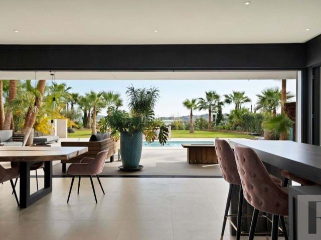 Casa en venta en Mijas, Valtocado La Alquería La Atalaya. Para los amantes del golf y del exclusivo estilo de vida de La Cala Golf Resort. Una espectacular villa prácticamente a estrenar. Casas.