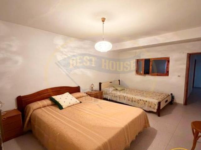 CASA EN VENTA EN MIRA