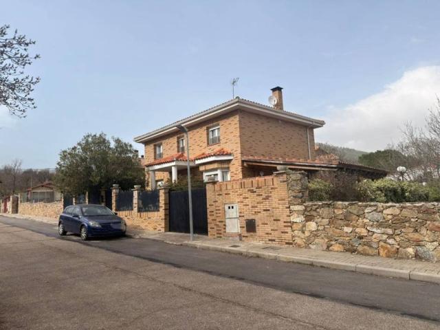Casa en Venta en Miraflores de La Sierra
