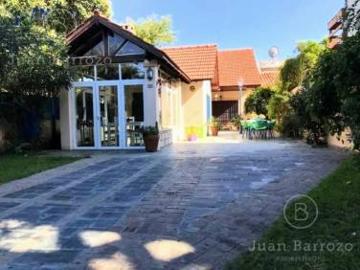 Casa en venta en Miramar: 3 dormitorios en 2 plantas. Acepta permuta por inmueble en la zona
