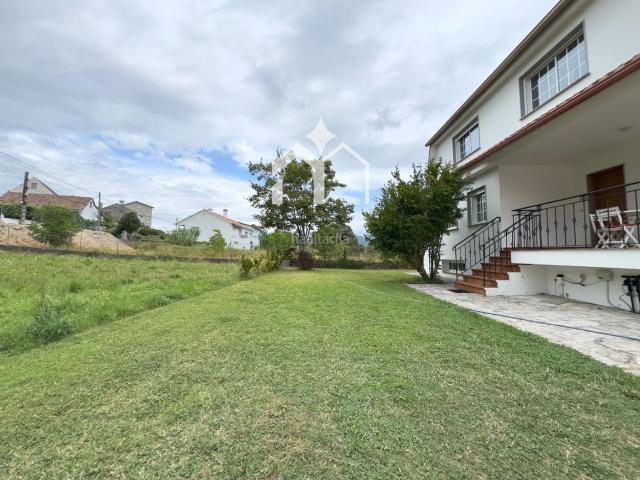 Casa en venta en Moaña. Chalet independiente en Tiran con vistas a la ría de Vigo. Casas.