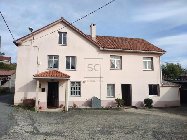 Casa en venta en Moeche. Bonito adosado en Moeche. Casas.