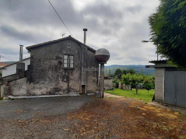 Casa en venta en Moeche. Casa adosada con finca en Santa Cruz de Moeche. Casas.