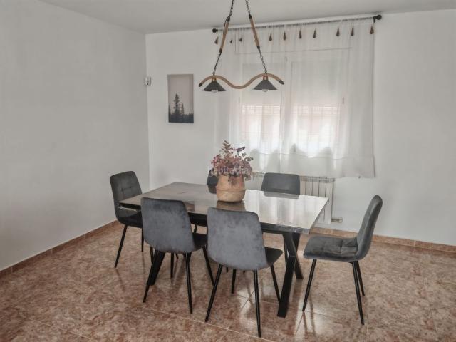 Casa en venta en Moià. Habitatge unifamiliar ubicat al nucli urbà de Moià. Casas.