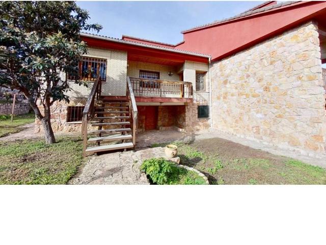 Casa en venta en Molar El. Venta de chalet independiente en El Molar. Casas Molar.