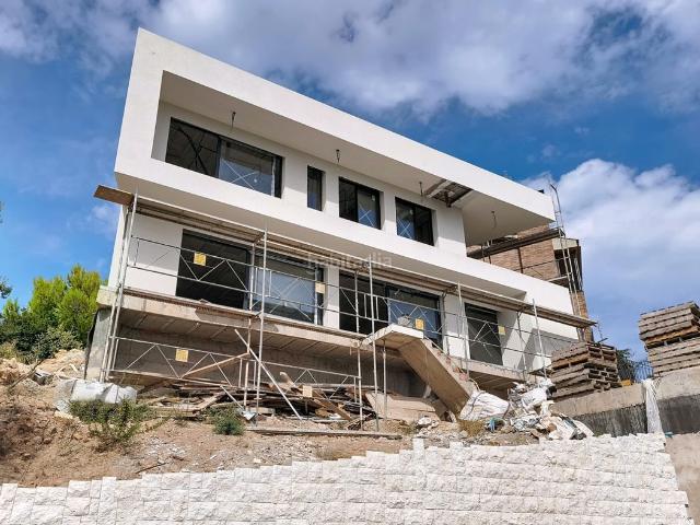 Casa en venta en Molins de Rei. CASA DE NUEVA CONSTRUCCIÓN CERCA DE SANT CUGAT. Casas Molins de.