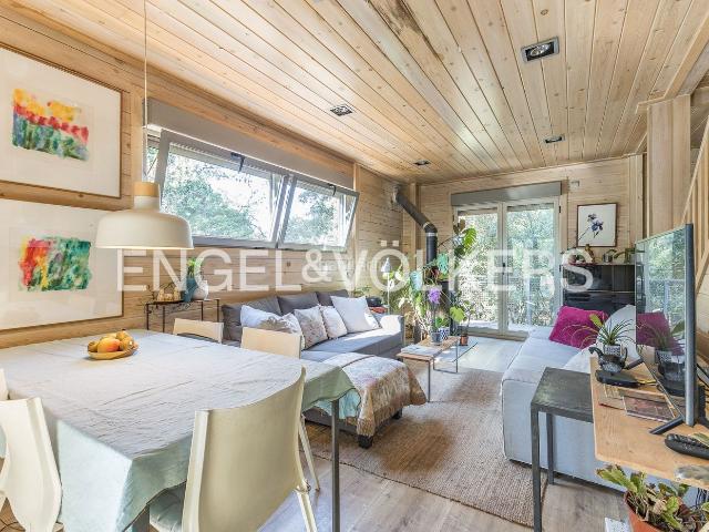 Casa en venta en Molins de Rei. Tu refugio de diseño en Collserola Naturaleza, paz y vistas de cine a un paso de Barcelona. Casas Molins de.