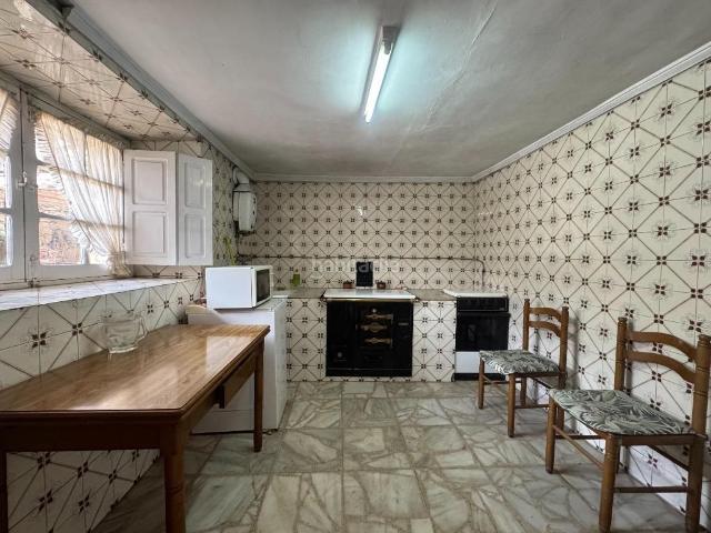 Casa en venta en Molledo. OPORTUNIDAD EN SILIO MOLLEDO Casa de 3 Plantas con Balconada Tradicional, Patio y Vistas a la Montañ. Casas.