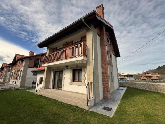 Casa en venta en Molledo. Urbanización Hayedal, en Silió Tu Refugio en el Corazón de Cantabria. Casas.