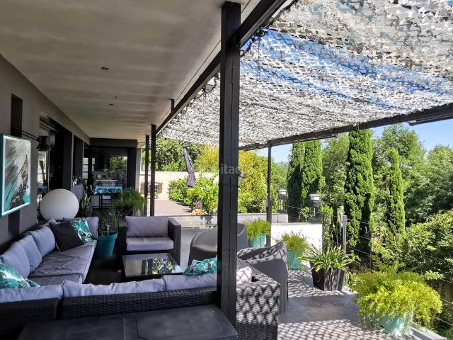 Casa en venta en Mollet de Peralada. Villa contemporánea con piscina, vistas panorámicas y certificación energética A en Mollet de Peralada. Casas Mollet de.