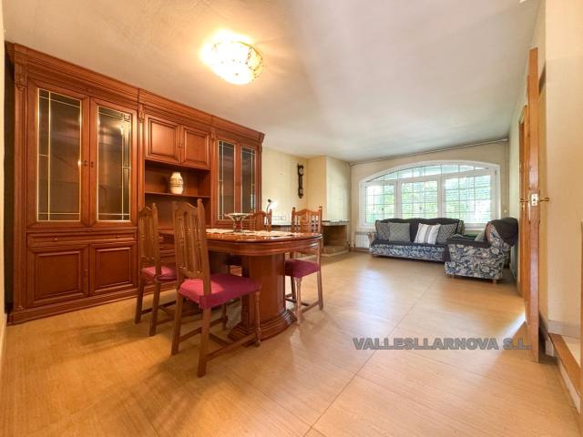 Casa en venta en Mollet del Vallès, Santa Rosa. UBICACIÓN PRIVILEGIADA ZONA RESIDENCIAL. Casas Mollet del.