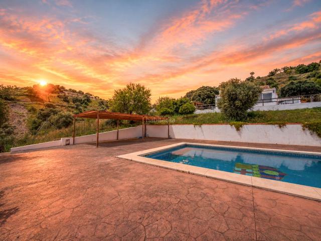 Casa en venta en Monda. Bonita finca con casa cerca del pueblo de Monda. Casas.