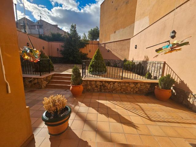 Casa en venta en Mondéjar. Maravillosa casa en Mondejar. Casas.