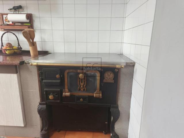 Casa en venta en Monfero. Casa con finca y bodegas en Monfero. Casas.