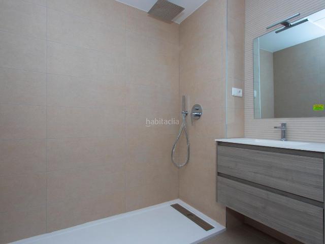 Casa en venta en Monforte del Cid. Bungalow de lujo 3 Dorm 3 Baños con Solarium en Urb con Piscina Comunitaria en Campo de Golf, con parking o garaje, llave en mano!. Casas Monforte del.