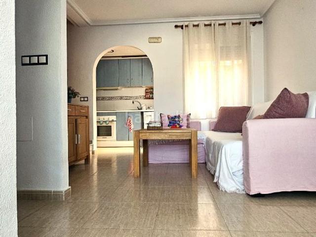 Casa en venta en Monforte del Cid. Bungalow ideal para entrar a vivir ya. Casas Monforte del.