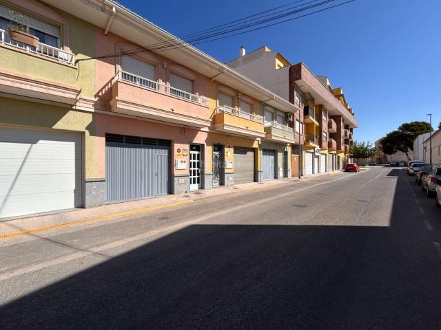 Casa en venta en Monforte del Cid. NO ME TOQUES LAS PALMAS QUE ME CONOZCO. CASA CON ALMACEN Y TERRAZA EXCEPCIONAL. Casas Monforte del.