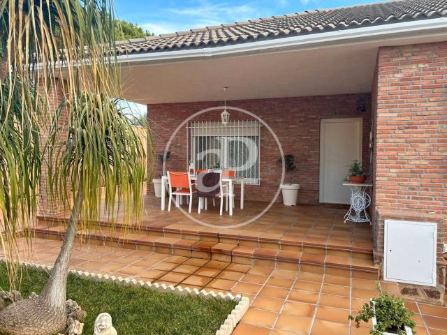 Casa en venta en Monserrat. Chalet Independiente en Monserrat. Casas.