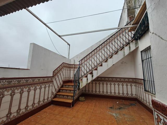 Casa en venta en Monturque. Espectacular piso ático dúplex local comercial en Monturque, Andalucía Oportunidad Única. Casas.