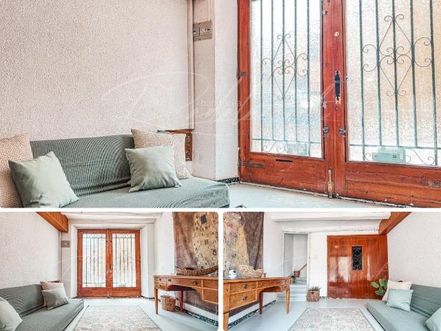 Casa en venta en Mont roig del Camp, Poble Costa Dorada. Casa de 4 plantas a reformar en el centro de Montroig. Casas Mont roig del.