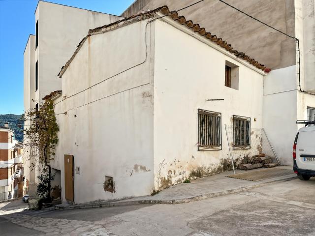 CASA ADOSADA EN VENTA EN MONTANEJOS